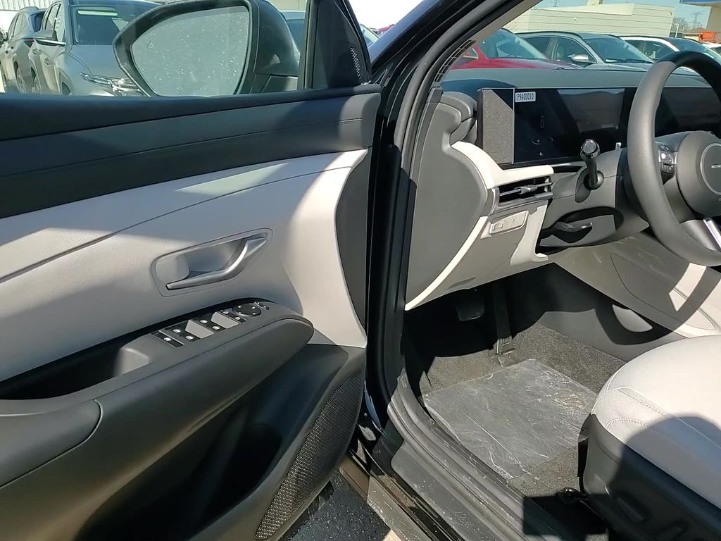 Vehicle image 13 of 24