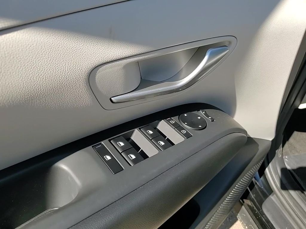 Vehicle image 19 of 24