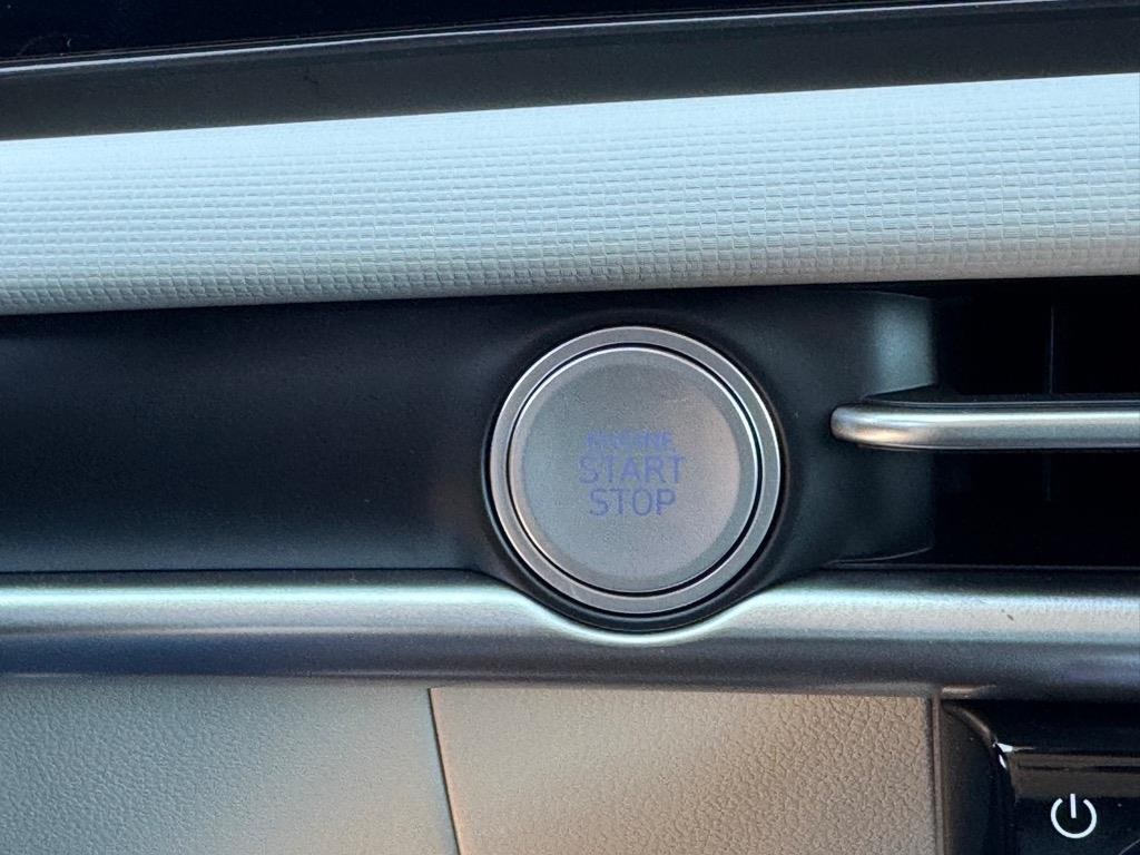 Vehicle image 10 of 12