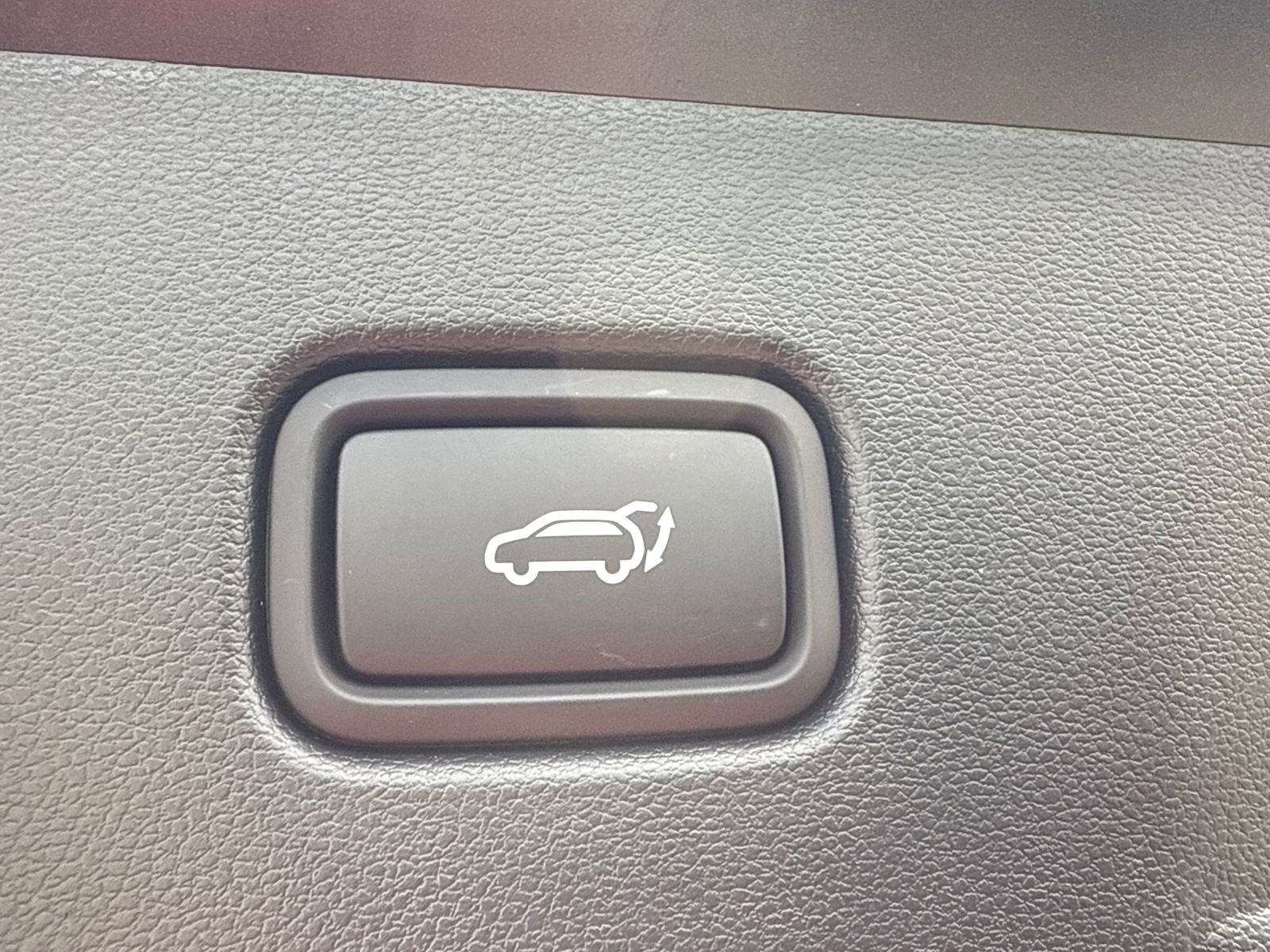 Vehicle image 19 of 40