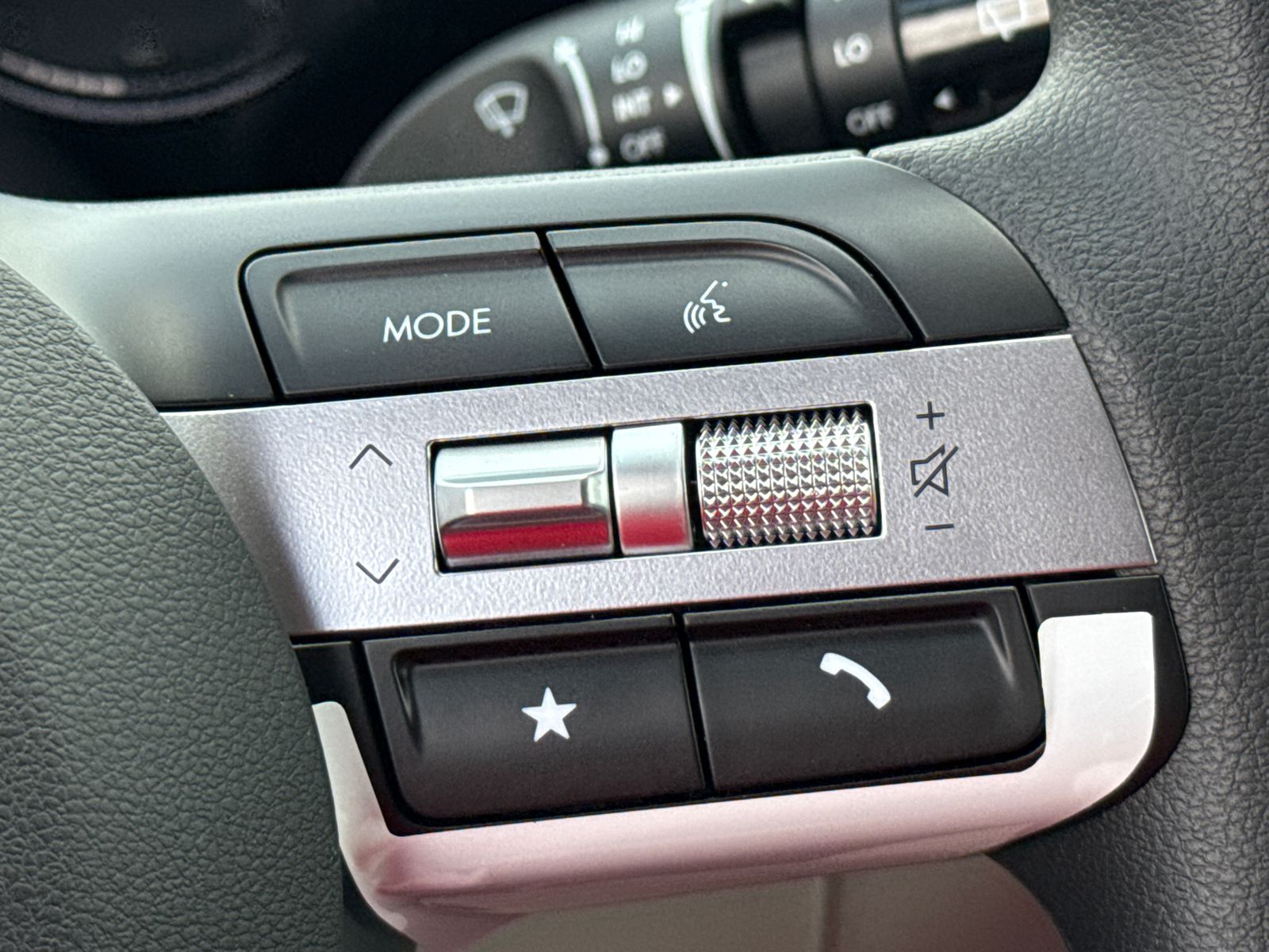Vehicle image 26 of 40