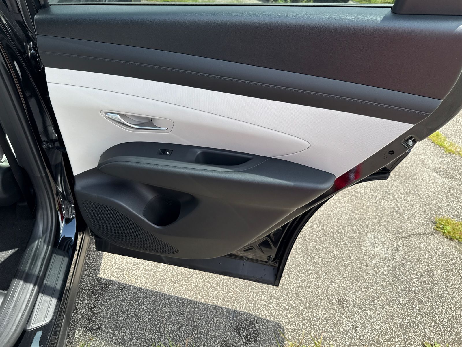 Vehicle image 16 of 40