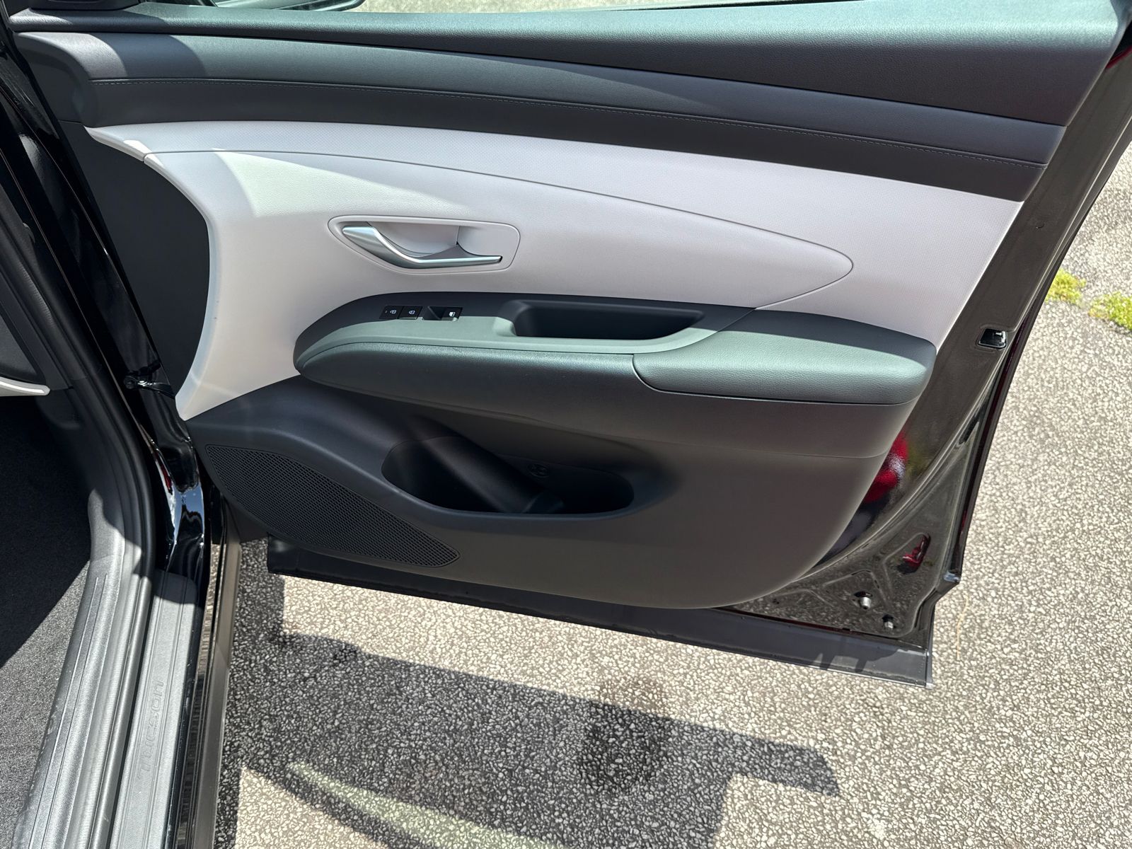Vehicle image 14 of 40