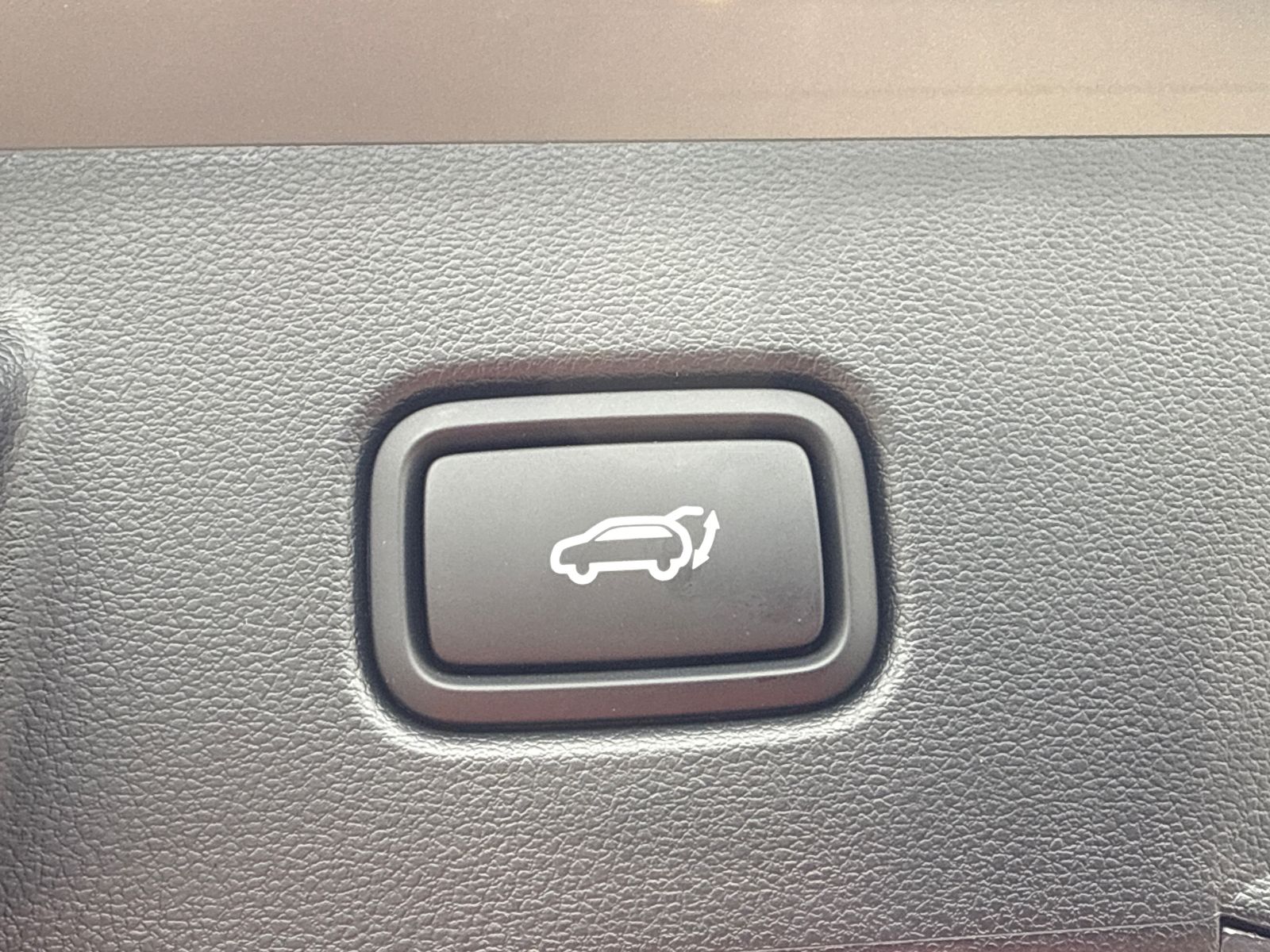 Vehicle image 19 of 40