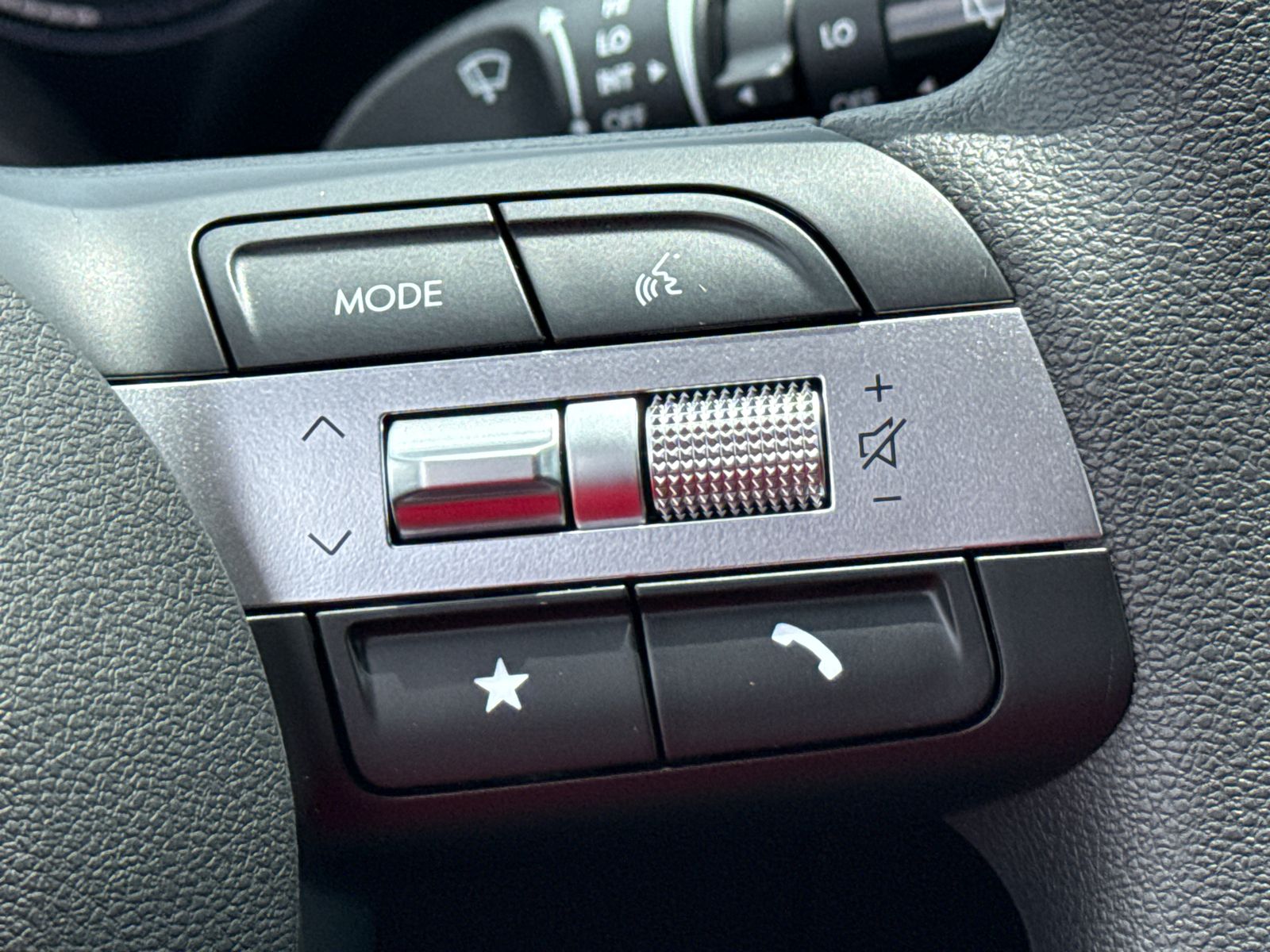 Vehicle image 26 of 40