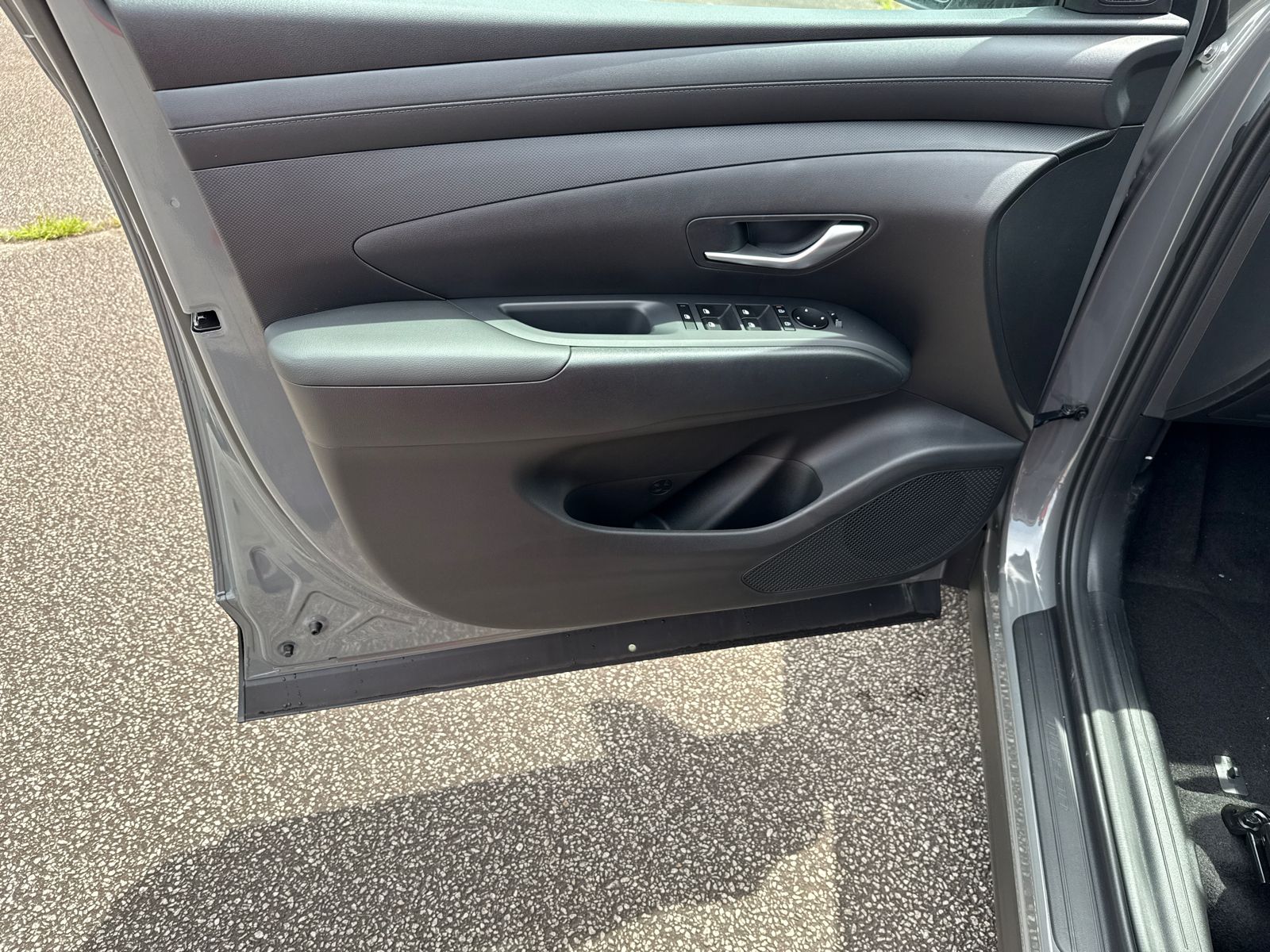 Vehicle image 10 of 40