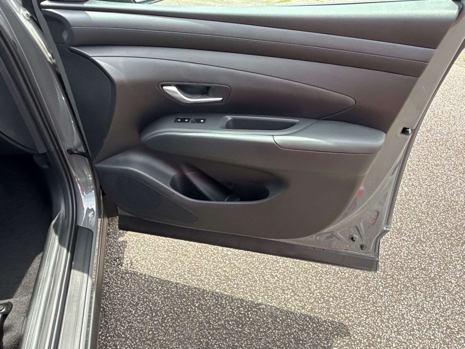 Vehicle image 14 of 40