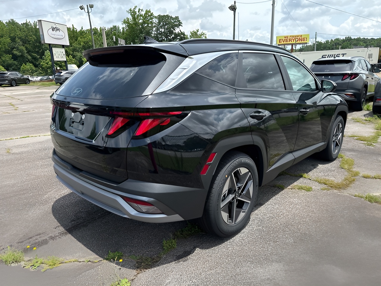 Vehicle image 37 of 40