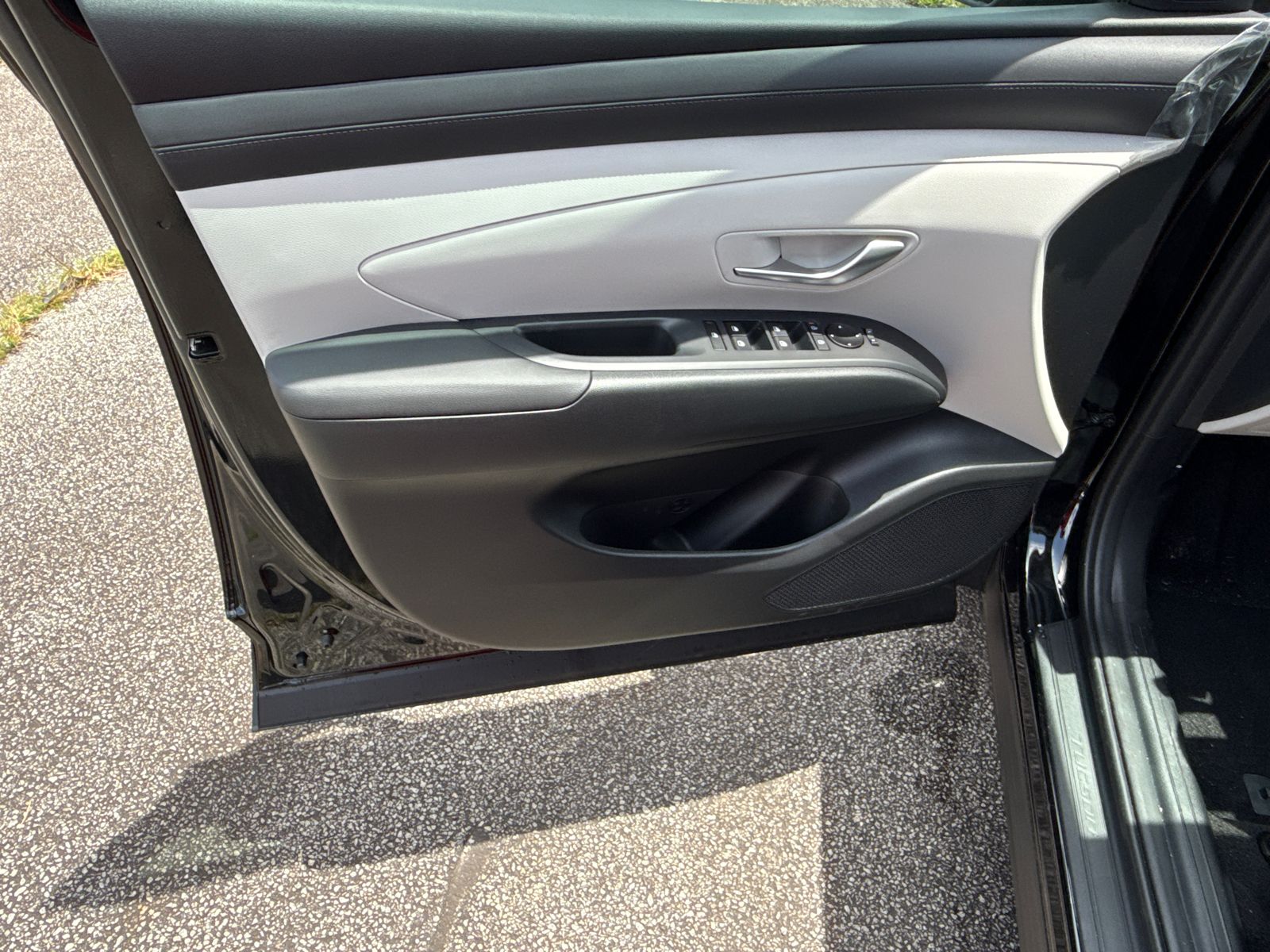 Vehicle image 10 of 40