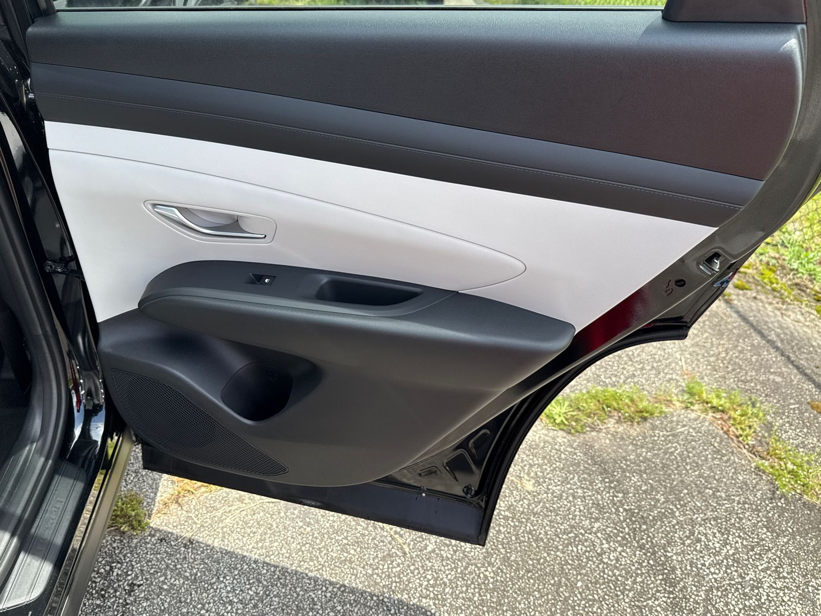 Vehicle image 16 of 40