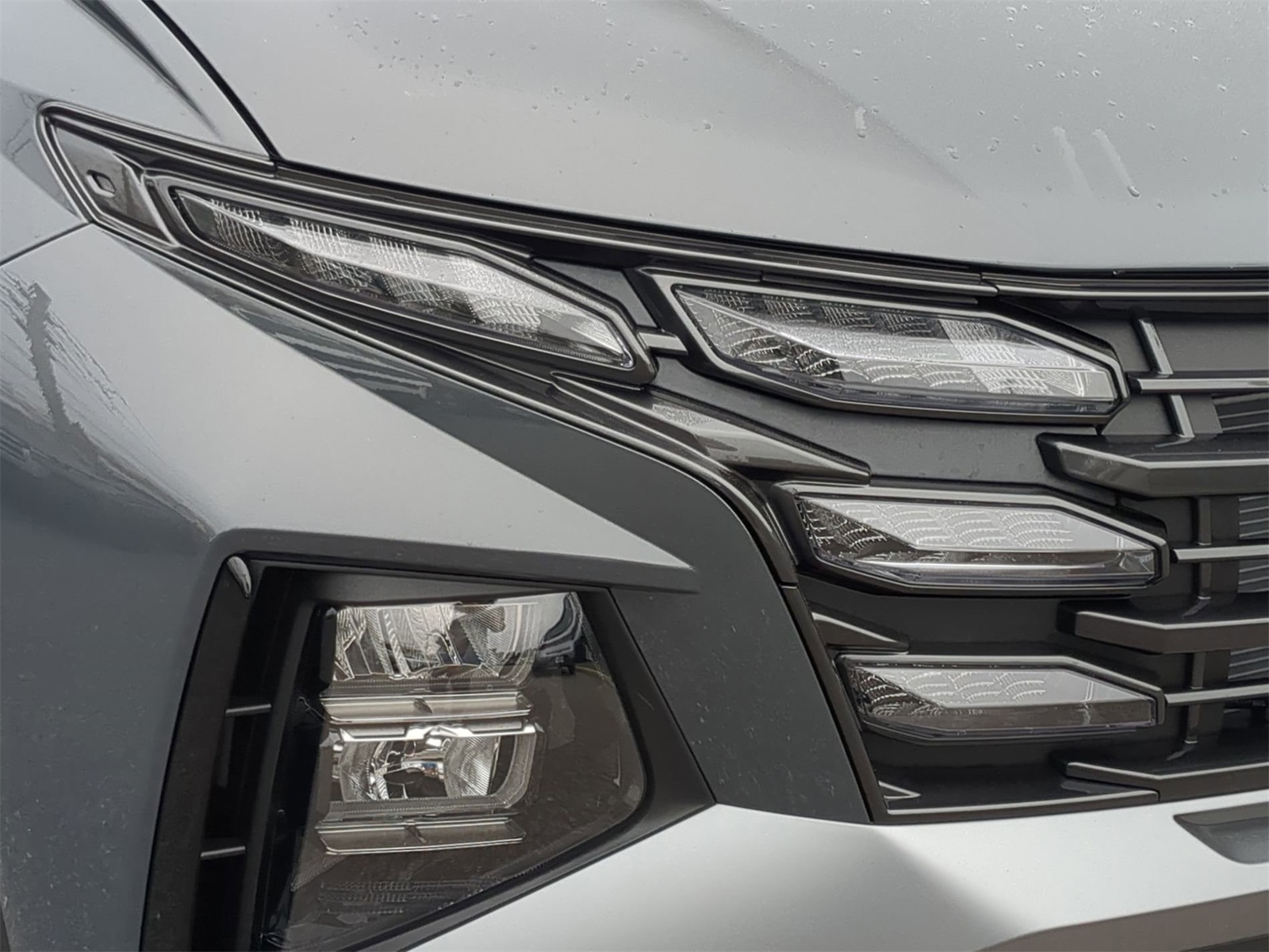 Vehicle image 34 of 38