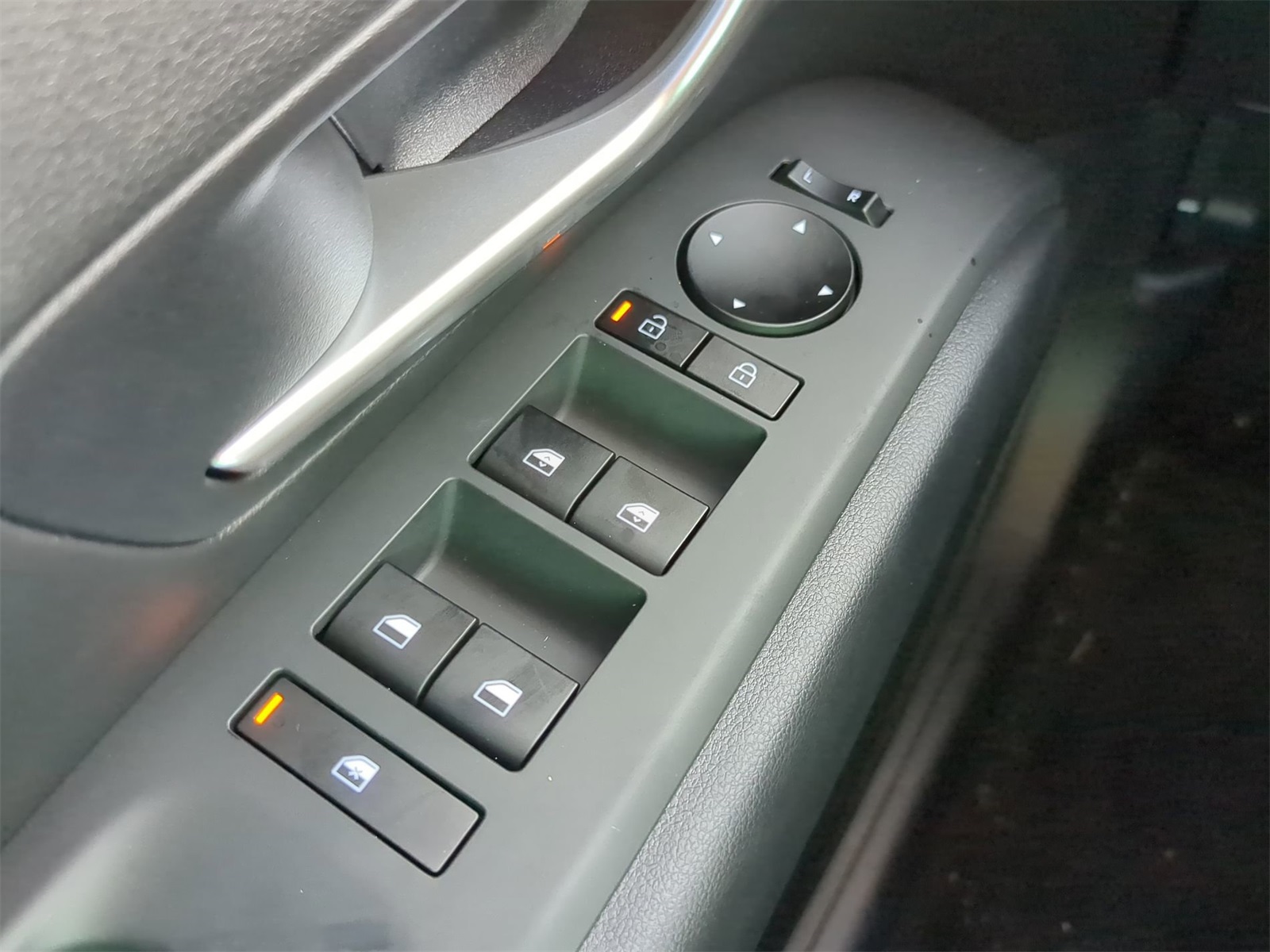 Vehicle image 27 of 38