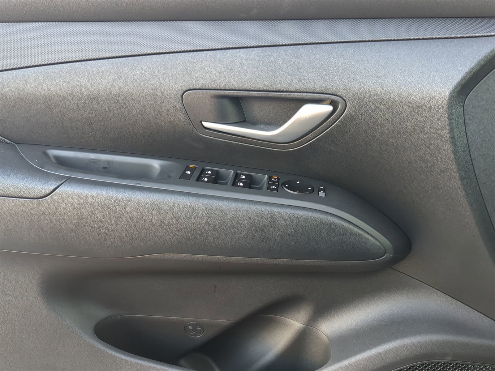 Vehicle image 22 of 38