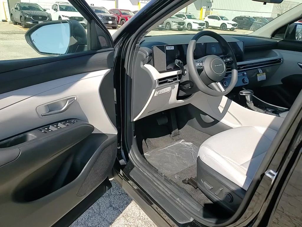 Vehicle image 13 of 24