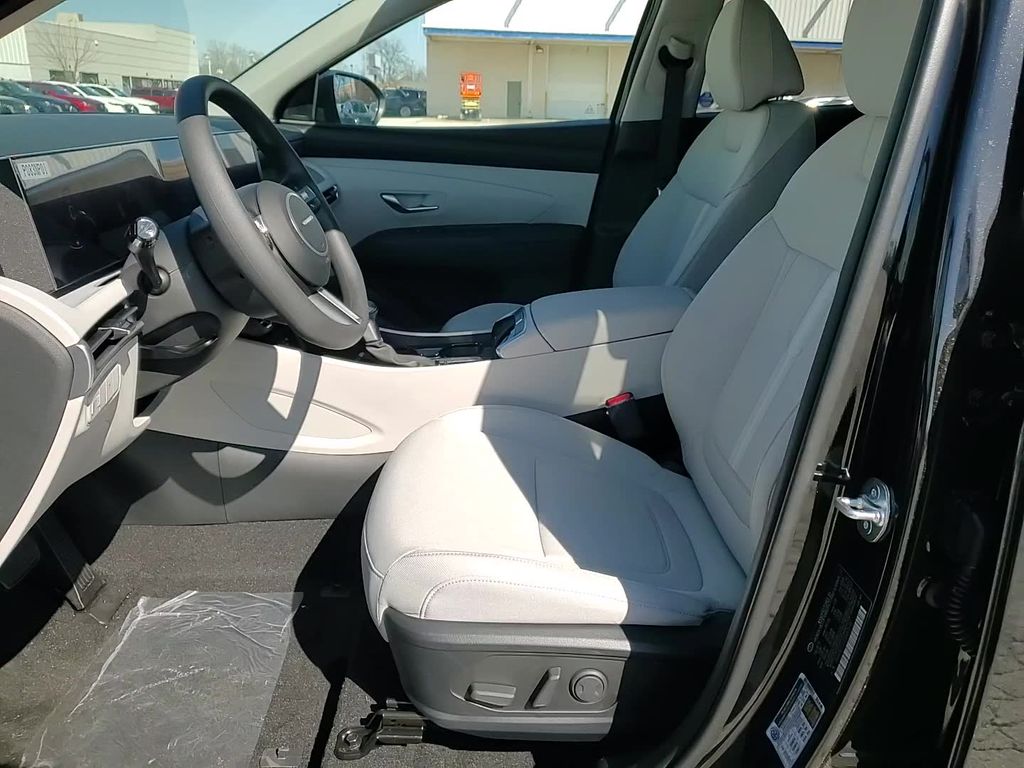 Vehicle image 11 of 24