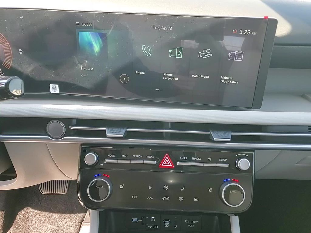 Vehicle image 18 of 24