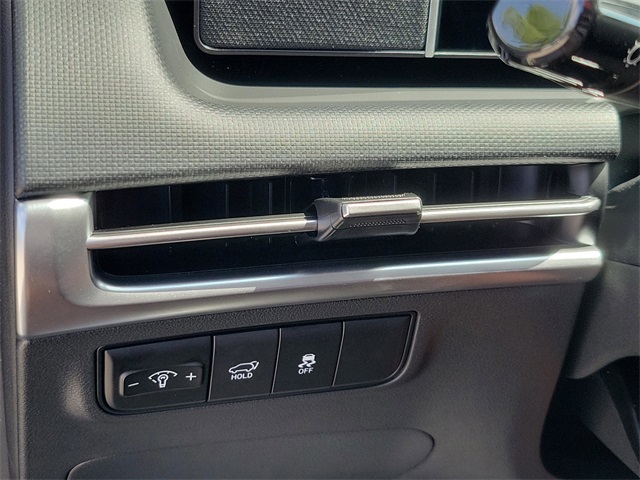 Vehicle image 27 of 36