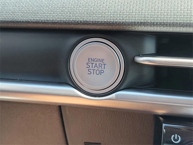 Vehicle image 25 of 36