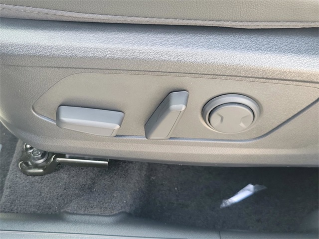 Vehicle image 14 of 37