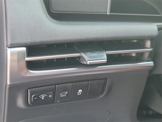 Vehicle image 29 of 37