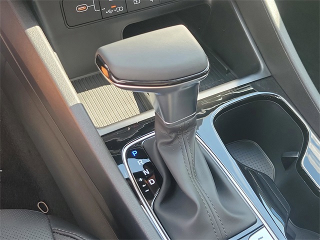 Vehicle image 24 of 37