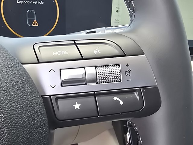 Vehicle image 26 of 32