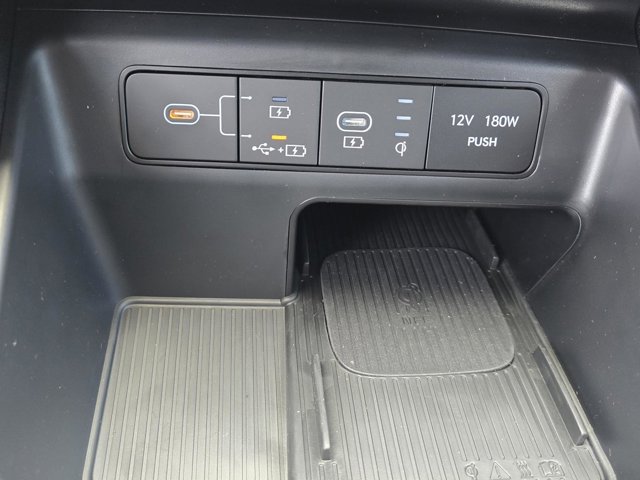 Vehicle image 23 of 32