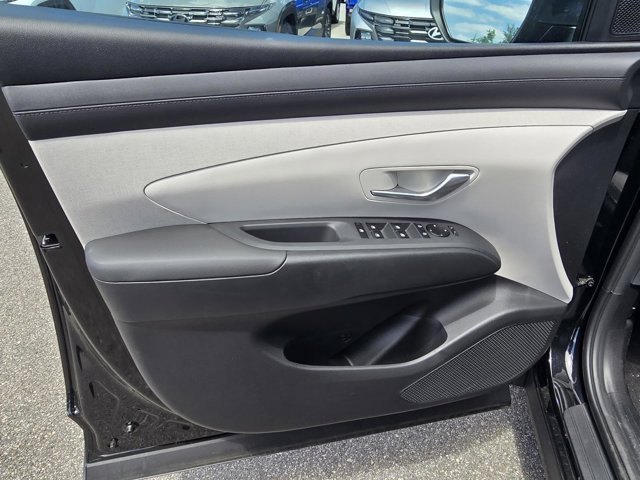 Vehicle image 16 of 32