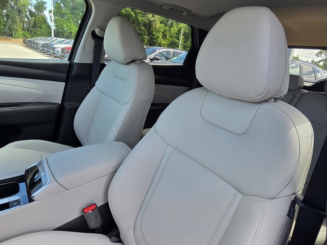 Vehicle image 17 of 32