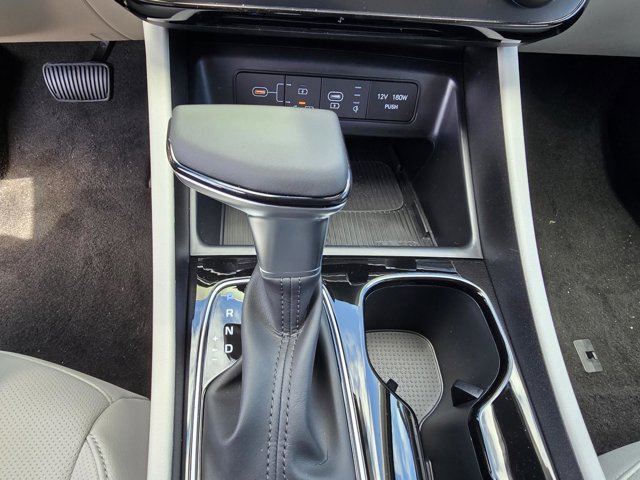 Vehicle image 24 of 32