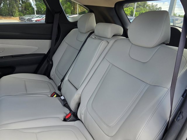 Vehicle image 14 of 32