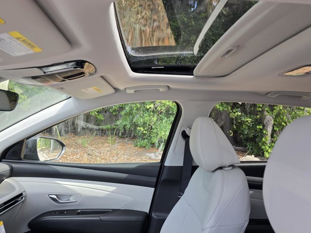 Vehicle image 26 of 28