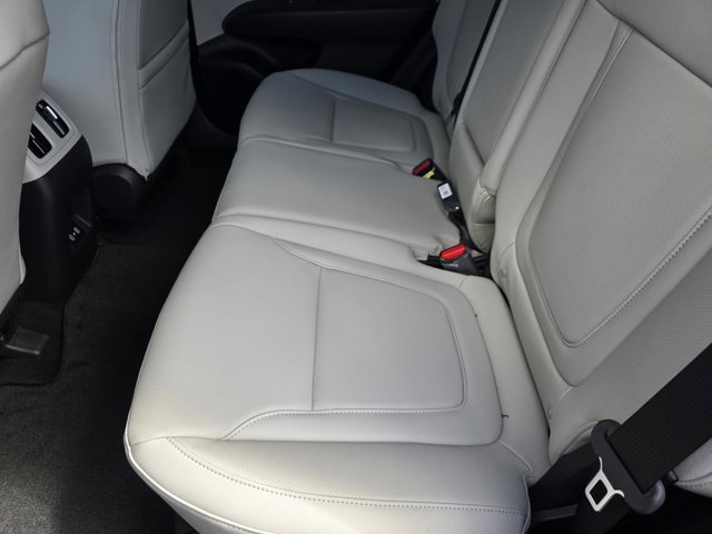 Vehicle image 12 of 28