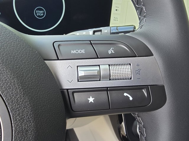 Vehicle image 23 of 28