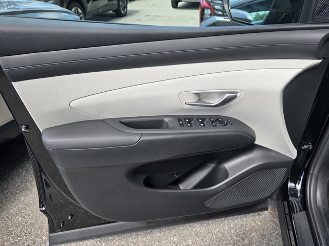 Vehicle image 13 of 28