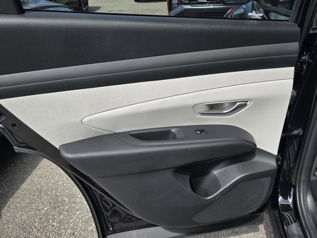 Vehicle image 9 of 28