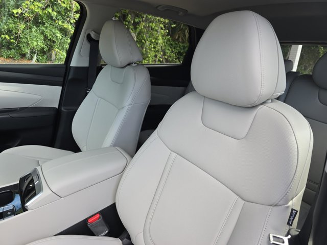 Vehicle image 15 of 28