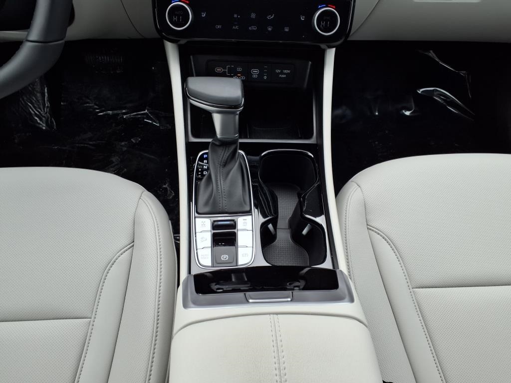 Vehicle image 9 of 12