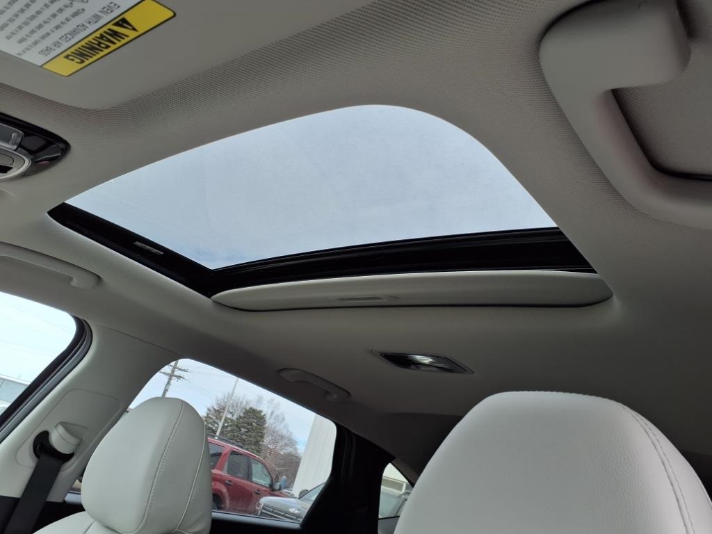 Vehicle image 4 of 12