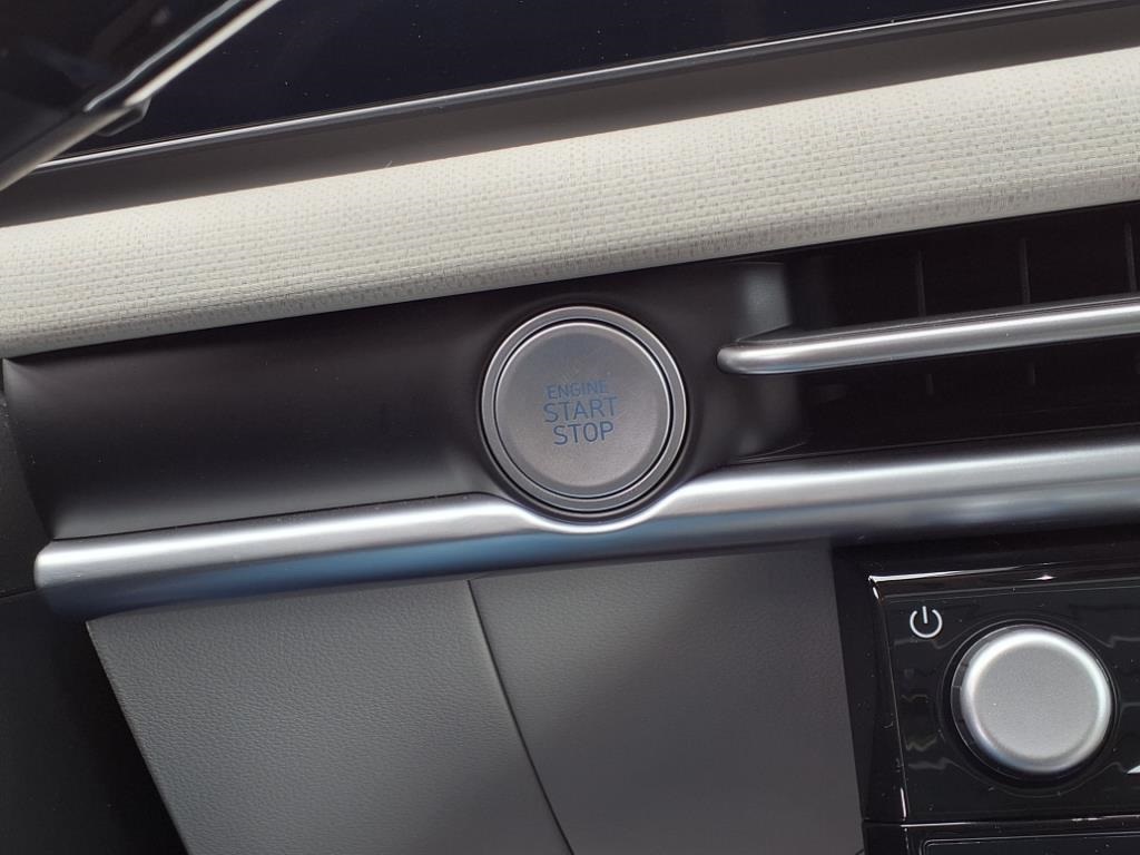 Vehicle image 11 of 12