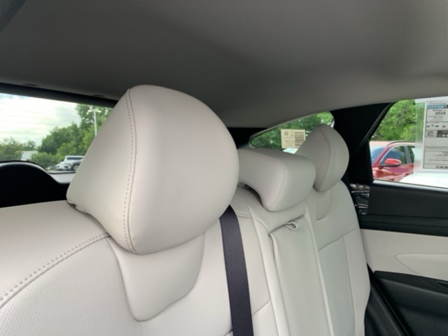 Vehicle image 37 of 40