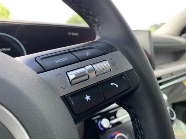 Vehicle image 22 of 40
