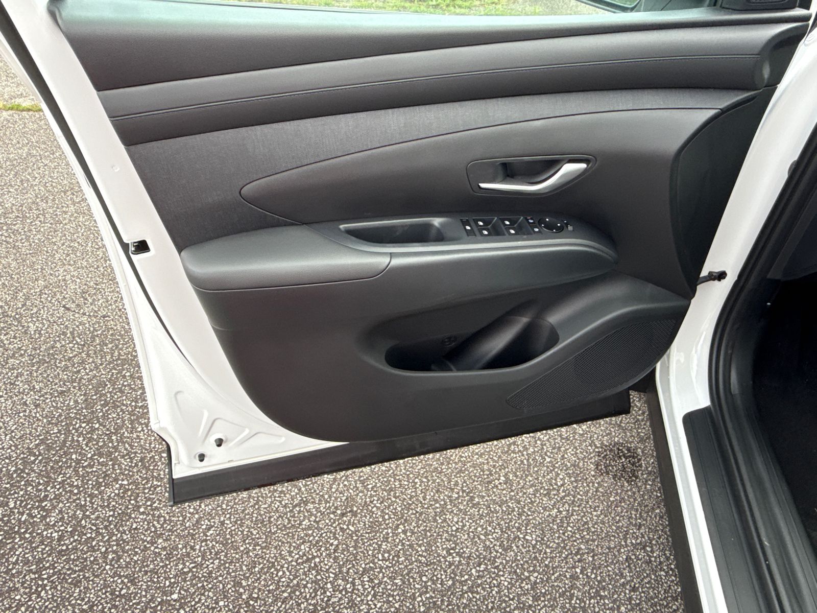 Vehicle image 10 of 40
