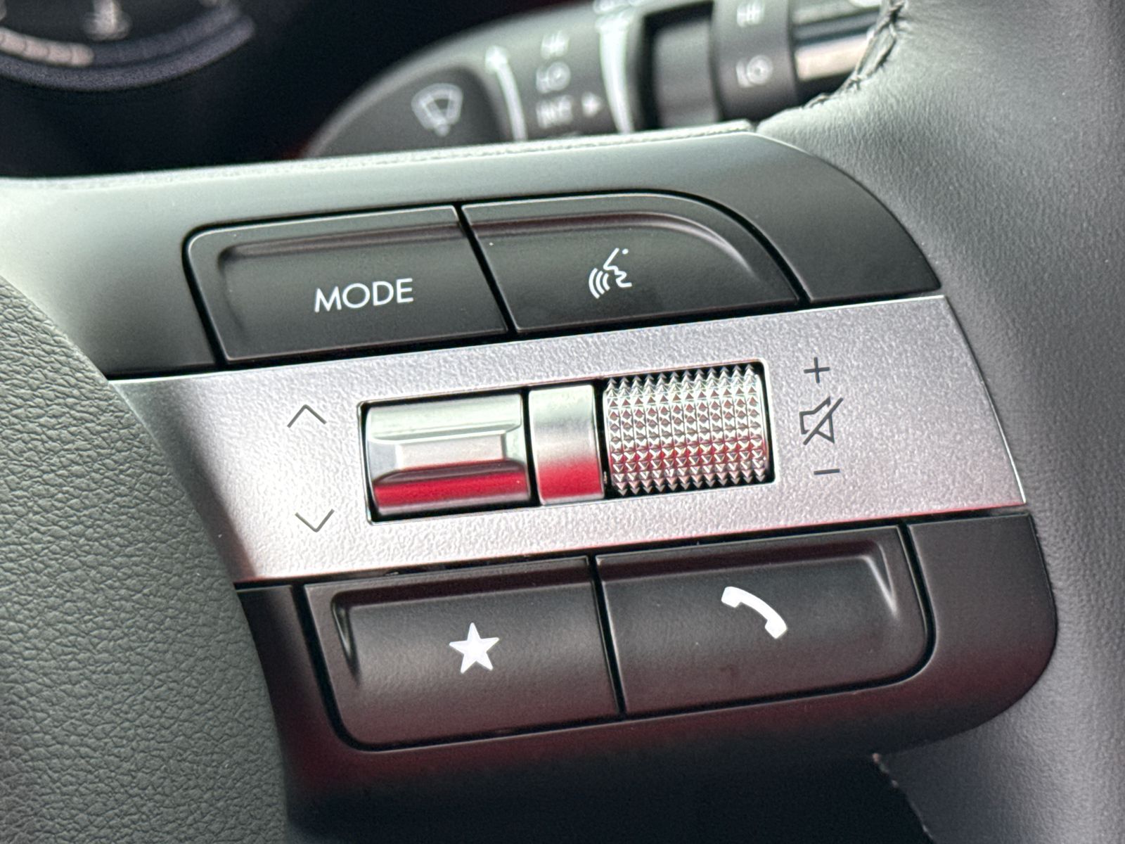 Vehicle image 26 of 40