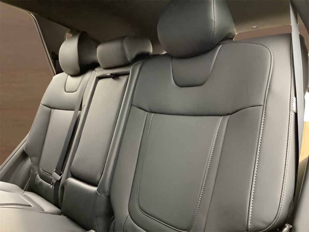 Vehicle image 23 of 30