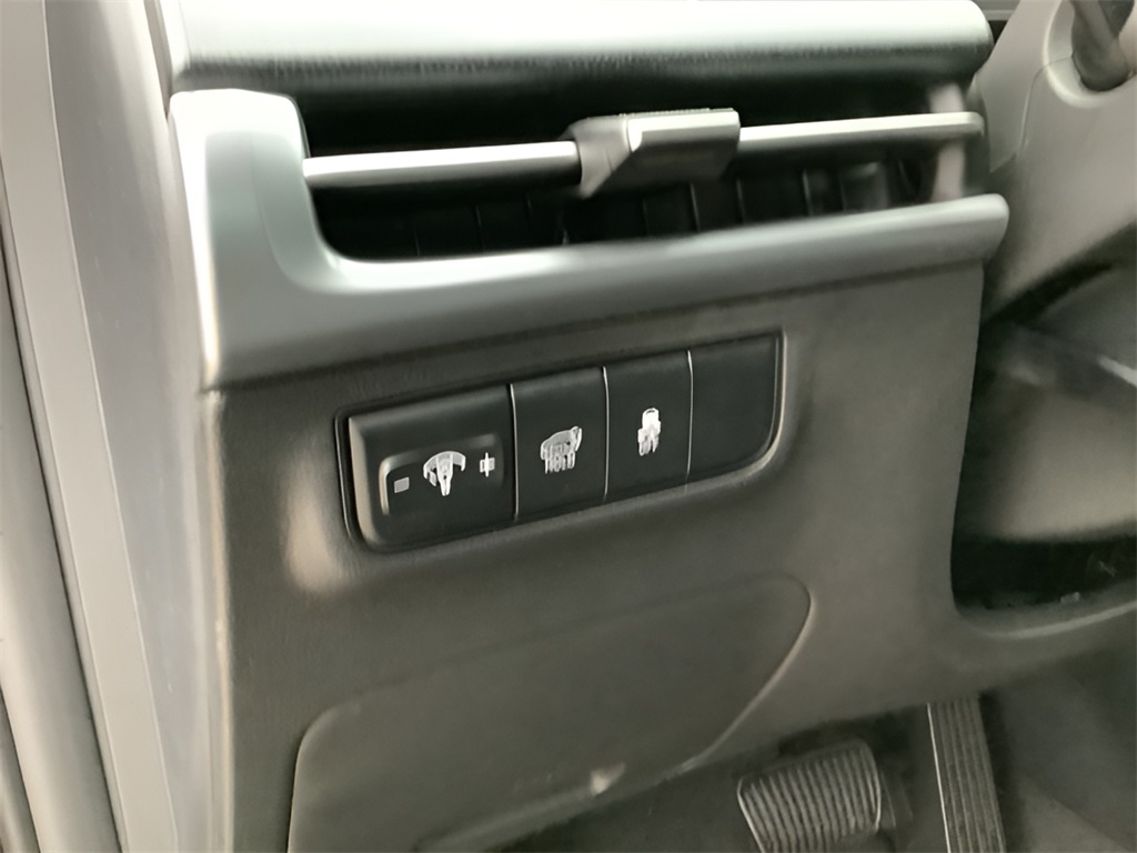Vehicle image 12 of 30