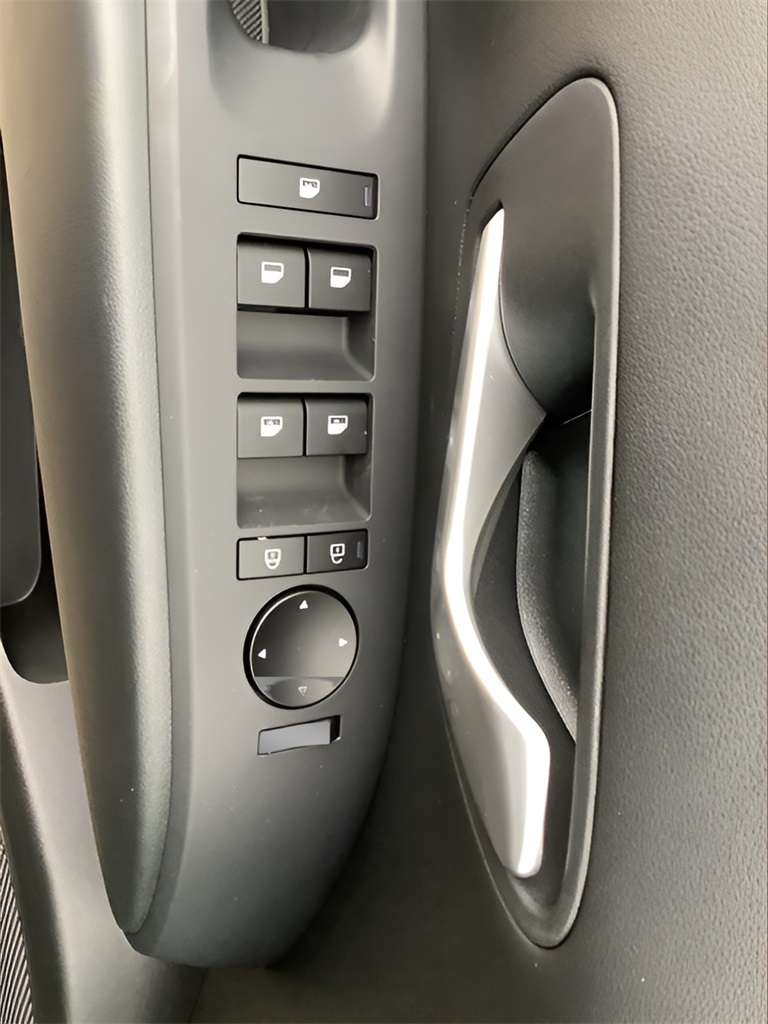 Vehicle image 11 of 30