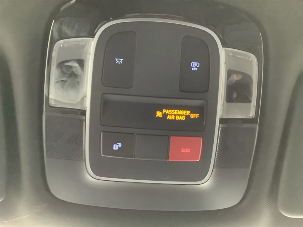 Vehicle image 18 of 30