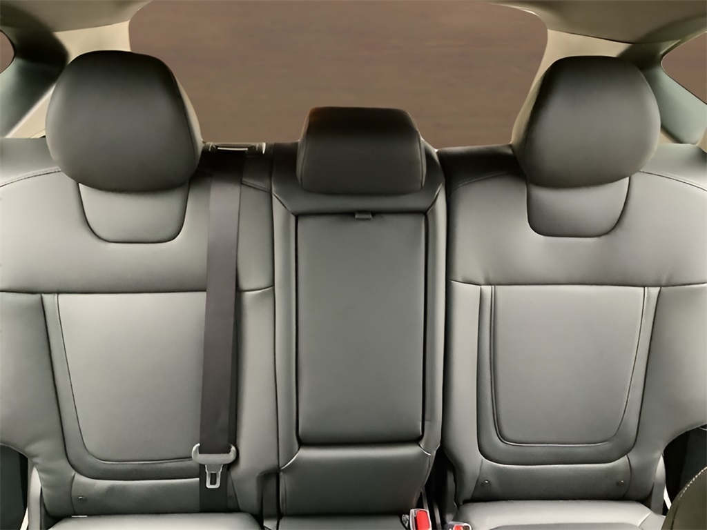 Vehicle image 27 of 30