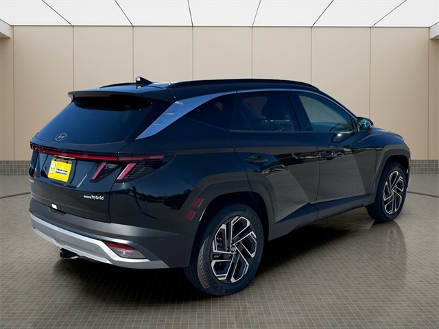 2025 Hyundai Tucson Hybrid Limited Image 3 of 22